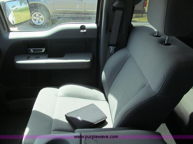 image for item H8840 2007 Ford F150 XLT SuperCrew pickup truck