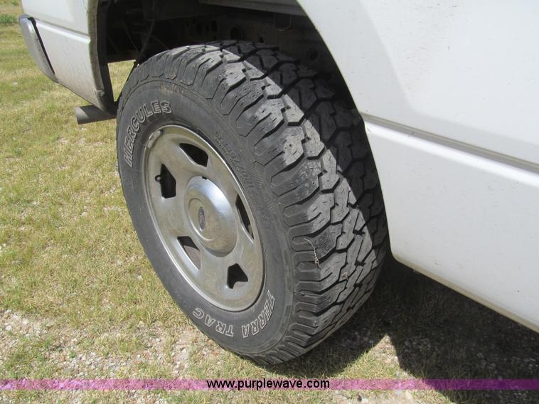 image for item H8840 2007 Ford F150 XLT SuperCrew pickup truck