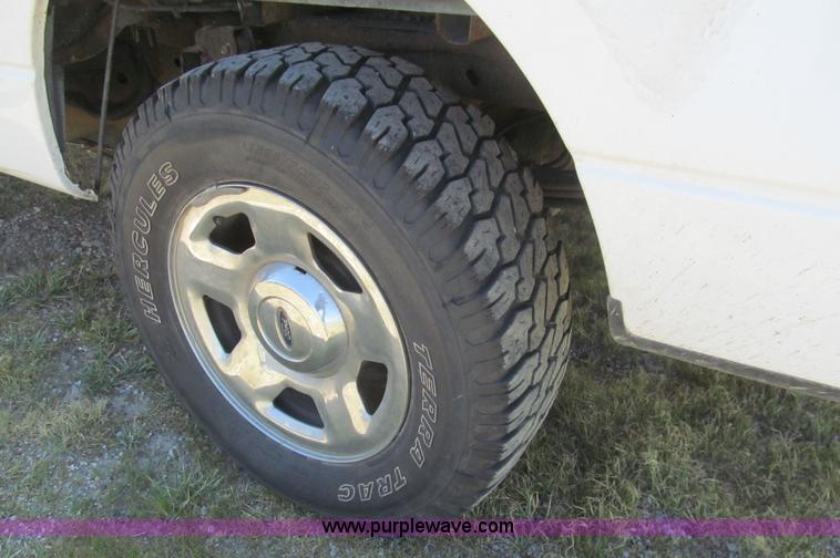 image for item H8840 2007 Ford F150 XLT SuperCrew pickup truck