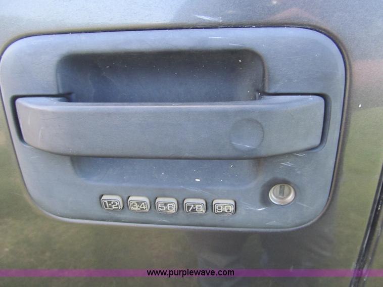 image for item H8841 2004 Ford F150 XLT SuperCab pickup truck