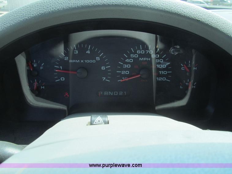 image for item H8841 2004 Ford F150 XLT SuperCab pickup truck