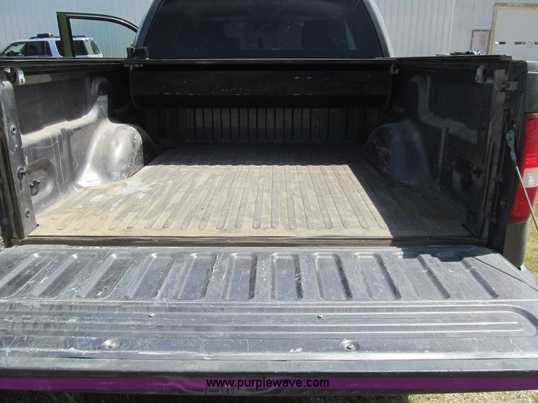 image for item H8841 2004 Ford F150 XLT SuperCab pickup truck
