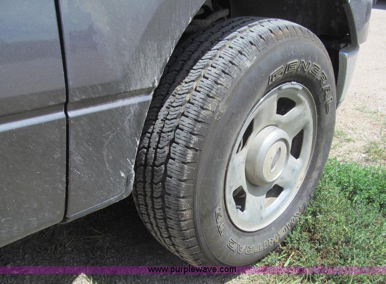 image for item H8841 2004 Ford F150 XLT SuperCab pickup truck