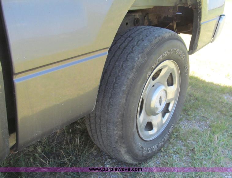 image for item H8841 2004 Ford F150 XLT SuperCab pickup truck