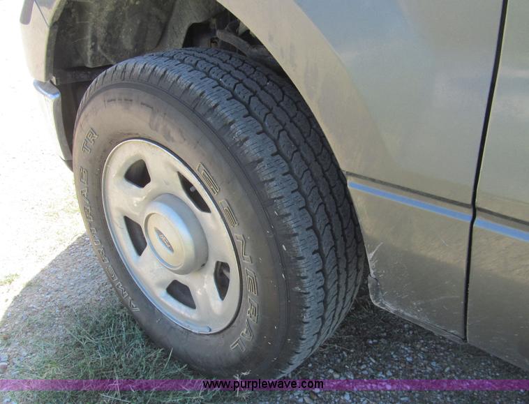 image for item H8841 2004 Ford F150 XLT SuperCab pickup truck