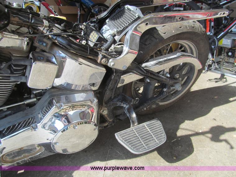 image for item H8869 2006 Harley Davidson motorcycle