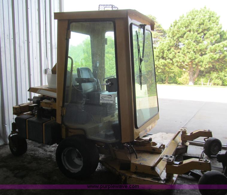 image for item H8871 2001 Hustler 3200 ZTR lawn mower