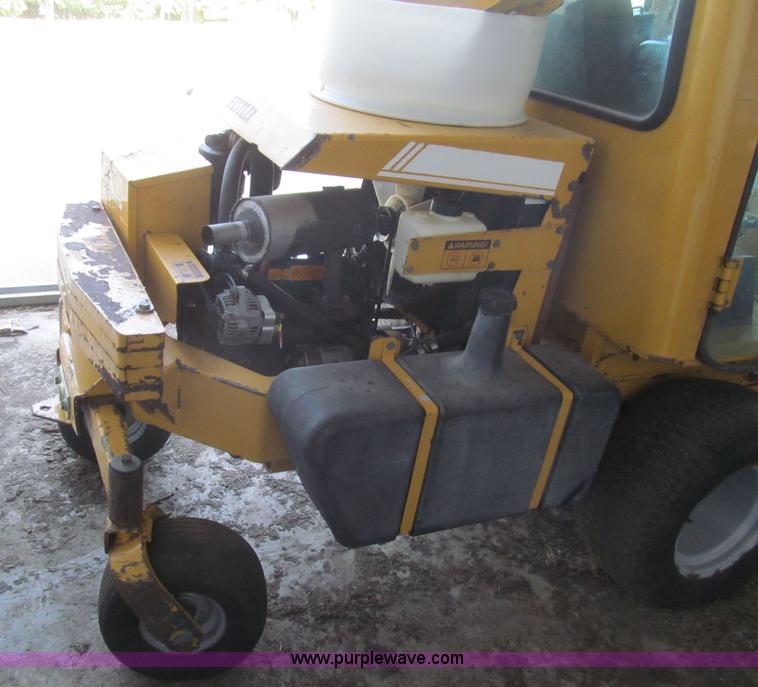 image for item H8871 2001 Hustler 3200 ZTR lawn mower