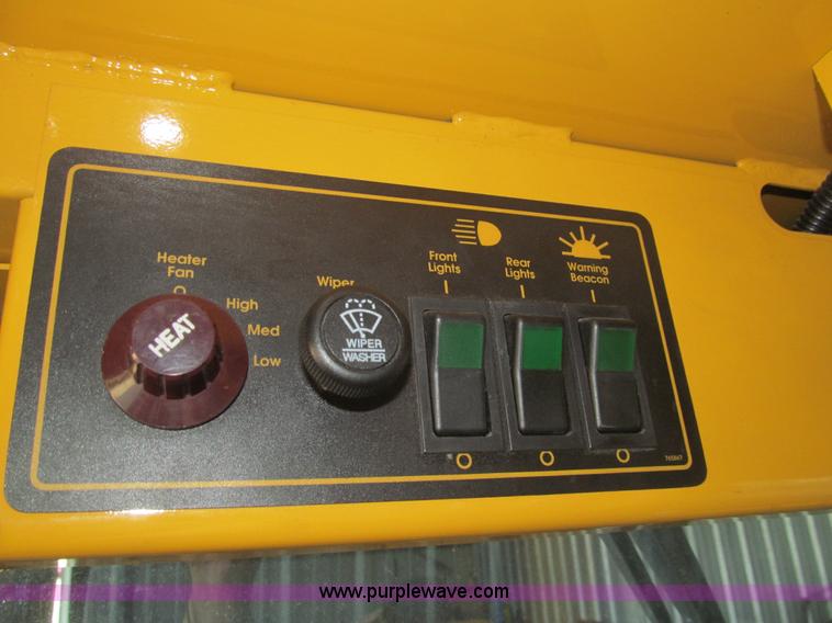 image for item H8871 2001 Hustler 3200 ZTR lawn mower