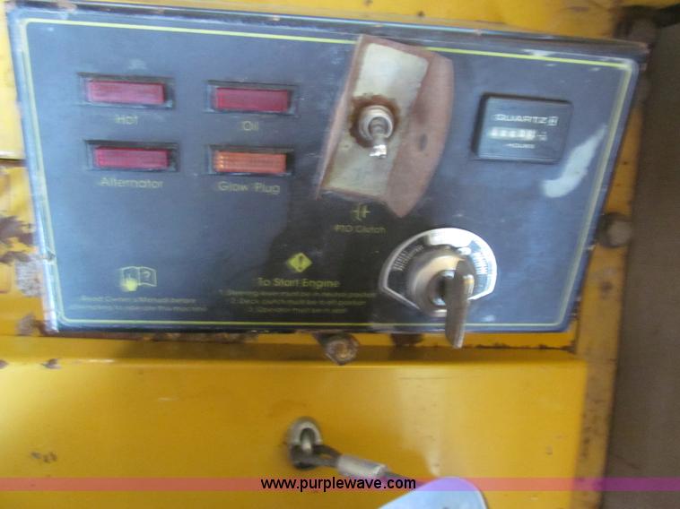 image for item H8871 2001 Hustler 3200 ZTR lawn mower