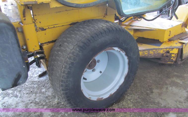 image for item H8871 2001 Hustler 3200 ZTR lawn mower