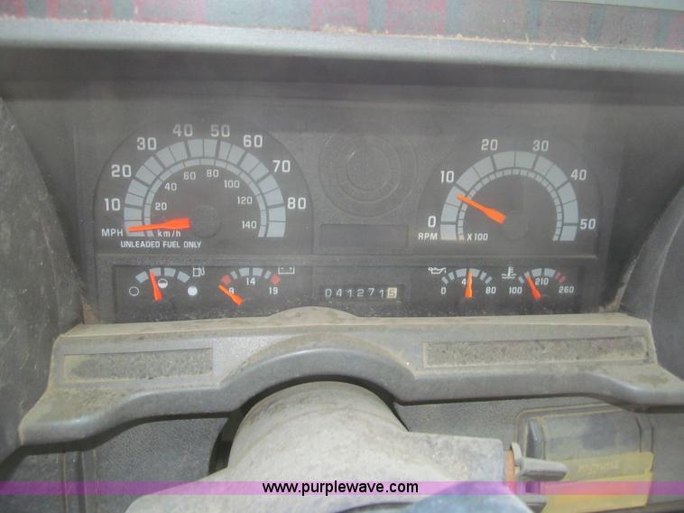 image for item H8896 1997 Chevrolet C6500 truck cab and chassis