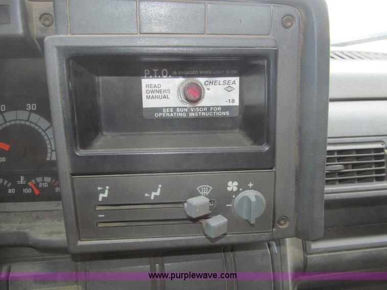 image for item H8896 1997 Chevrolet C6500 truck cab and chassis