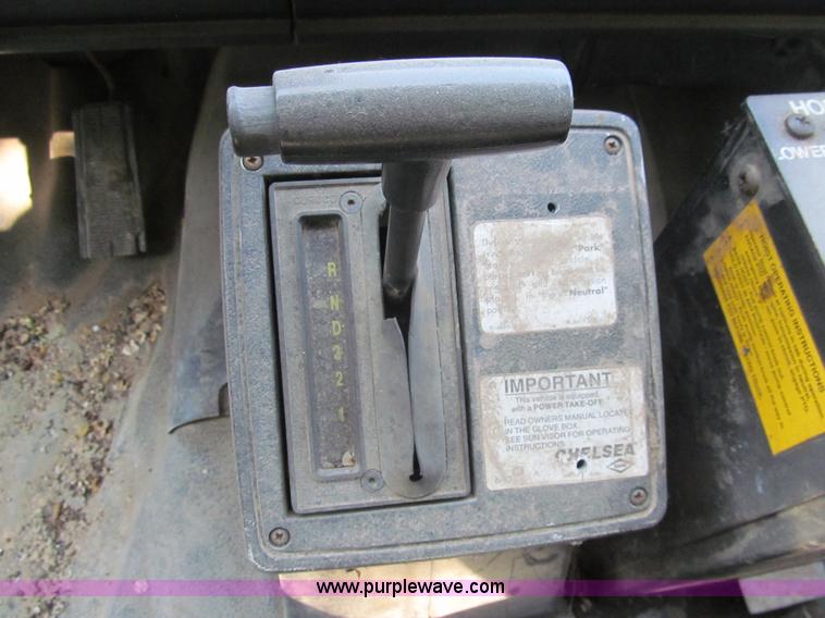 image for item H8896 1997 Chevrolet C6500 truck cab and chassis