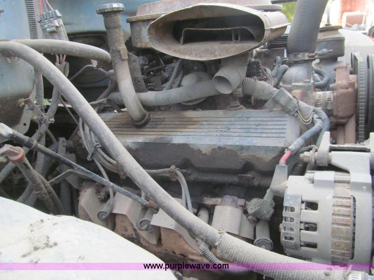 image for item H8896 1997 Chevrolet C6500 truck cab and chassis