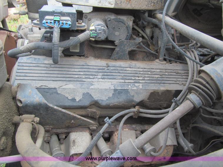 image for item H8896 1997 Chevrolet C6500 truck cab and chassis