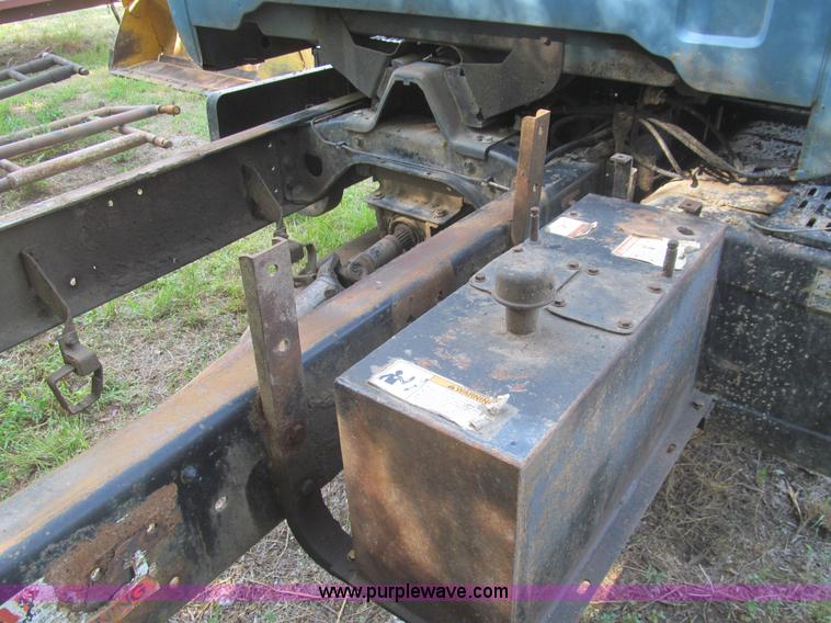 image for item H8896 1997 Chevrolet C6500 truck cab and chassis