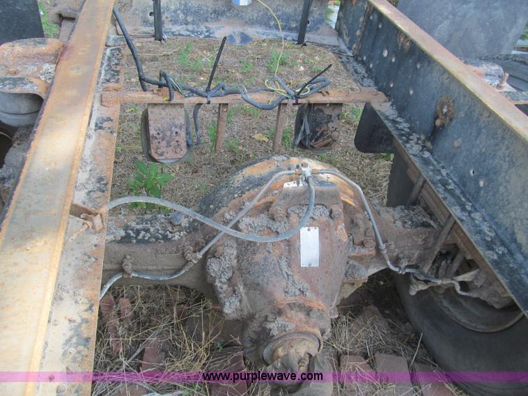 image for item H8896 1997 Chevrolet C6500 truck cab and chassis