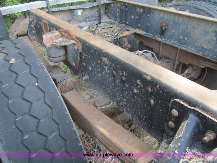 image for item H8896 1997 Chevrolet C6500 truck cab and chassis