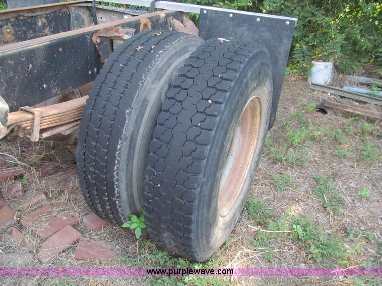 image for item H8896 1997 Chevrolet C6500 truck cab and chassis