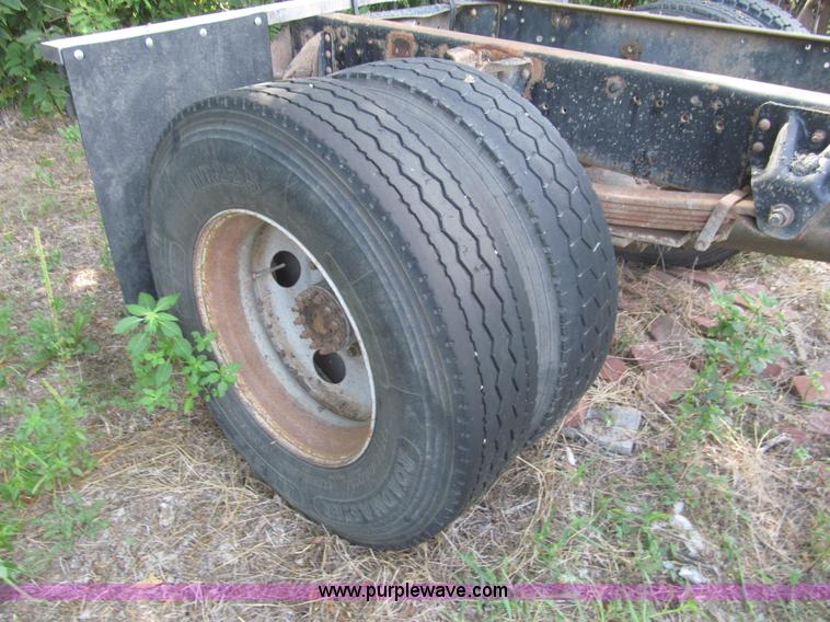 image for item H8896 1997 Chevrolet C6500 truck cab and chassis