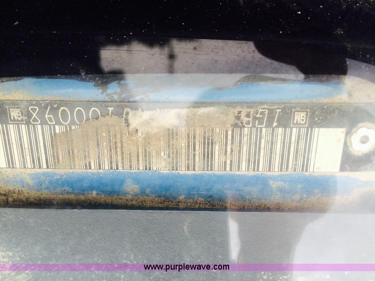 image for item H8896 1997 Chevrolet C6500 truck cab and chassis