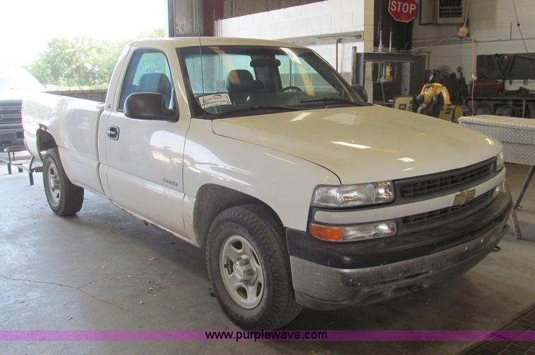image for item H8897 2000 Chevrolet Silverado 1500 pickup truck
