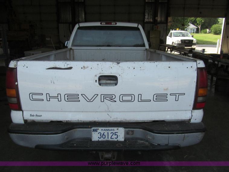 image for item H8897 2000 Chevrolet Silverado 1500 pickup truck
