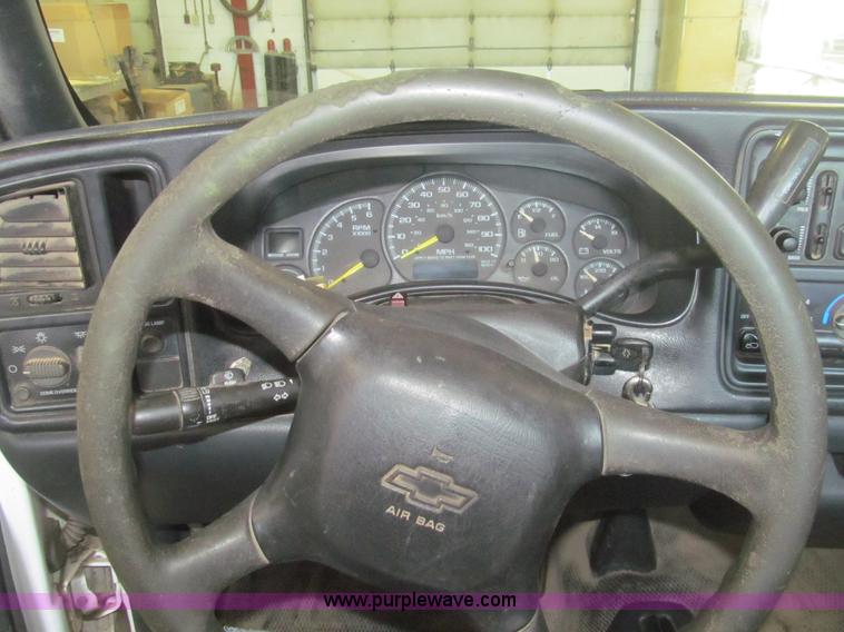 image for item H8897 2000 Chevrolet Silverado 1500 pickup truck