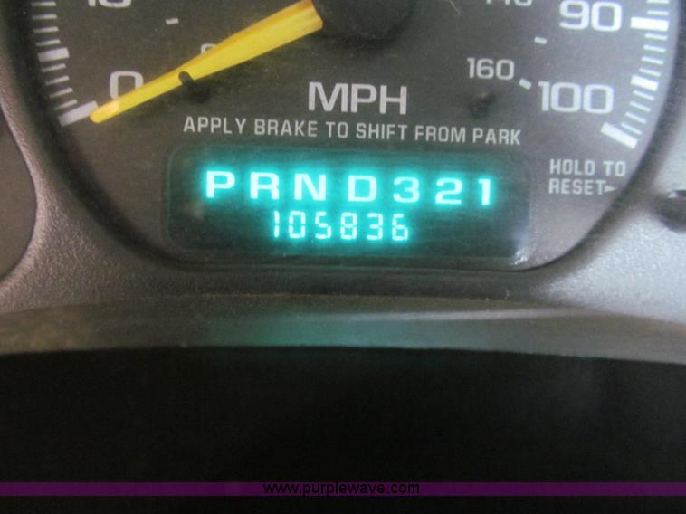 image for item H8897 2000 Chevrolet Silverado 1500 pickup truck