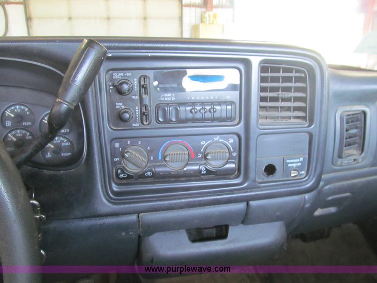 image for item H8897 2000 Chevrolet Silverado 1500 pickup truck