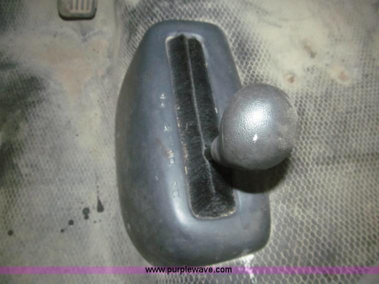 image for item H8897 2000 Chevrolet Silverado 1500 pickup truck