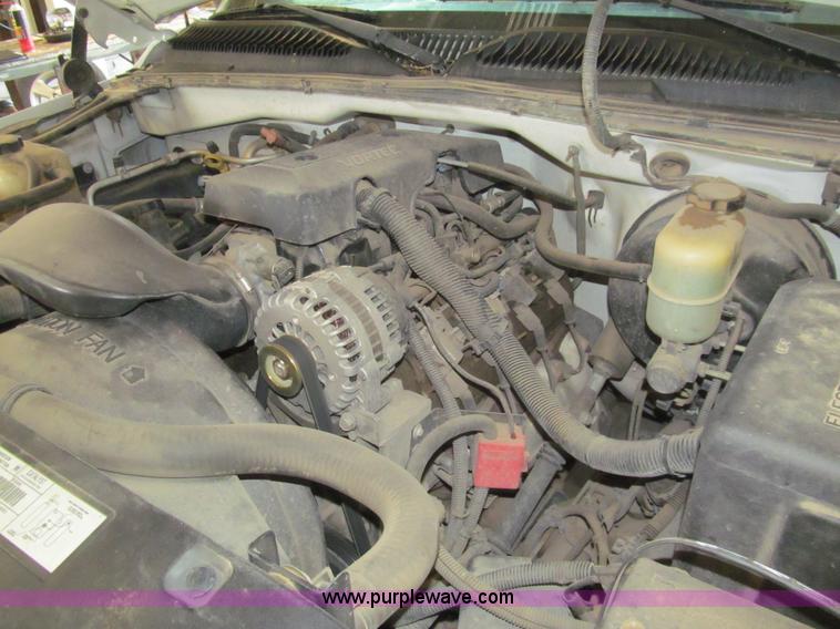 image for item H8897 2000 Chevrolet Silverado 1500 pickup truck