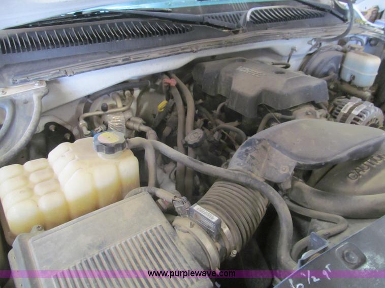 image for item H8897 2000 Chevrolet Silverado 1500 pickup truck