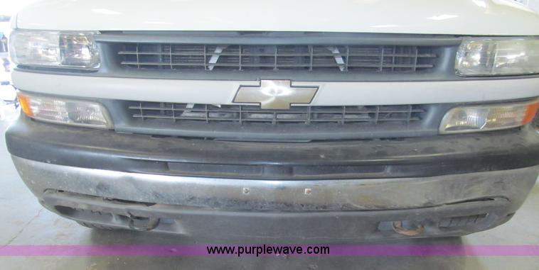 image for item H8897 2000 Chevrolet Silverado 1500 pickup truck