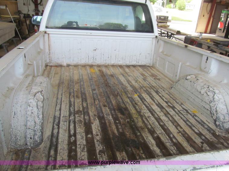 image for item H8897 2000 Chevrolet Silverado 1500 pickup truck