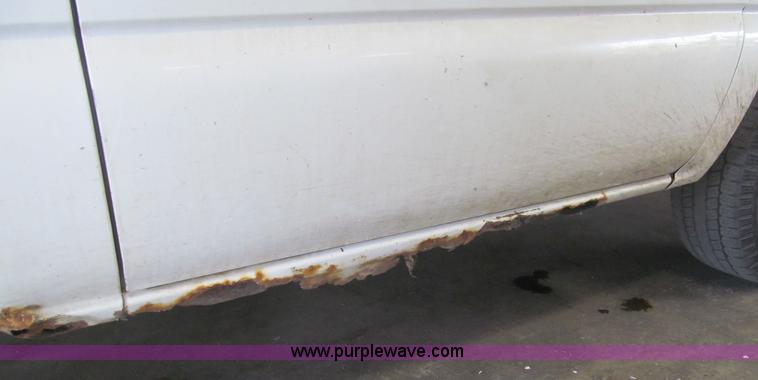 image for item H8897 2000 Chevrolet Silverado 1500 pickup truck