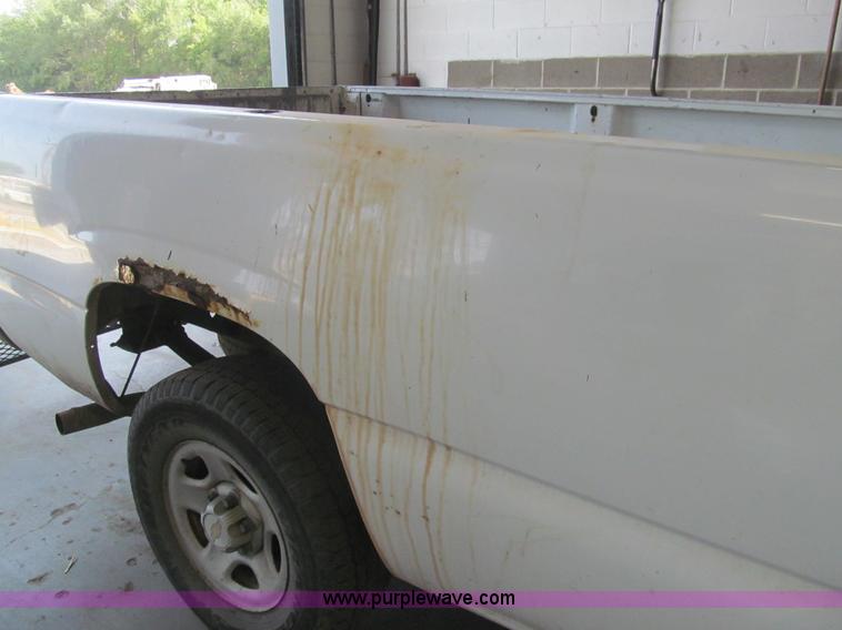 image for item H8897 2000 Chevrolet Silverado 1500 pickup truck