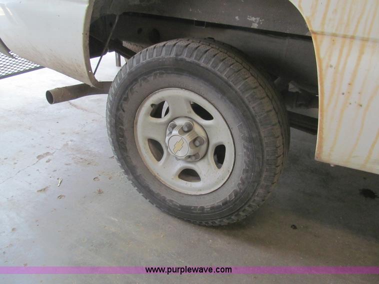 image for item H8897 2000 Chevrolet Silverado 1500 pickup truck