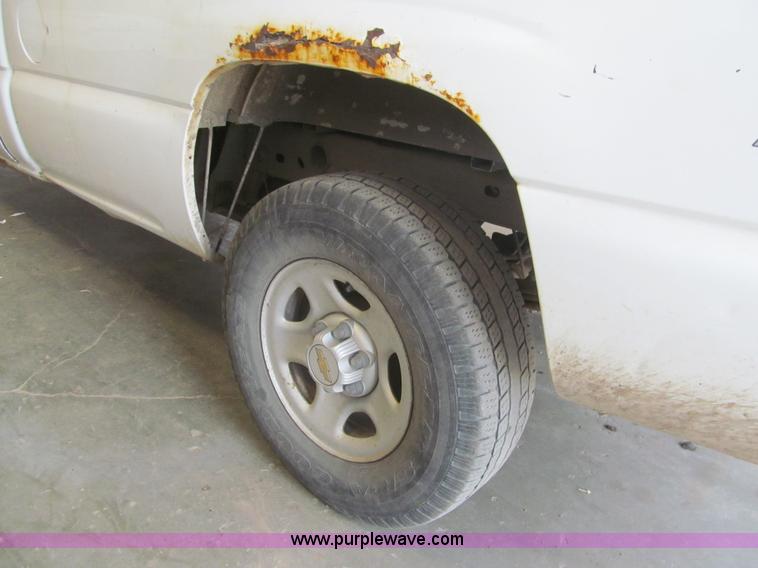 image for item H8897 2000 Chevrolet Silverado 1500 pickup truck