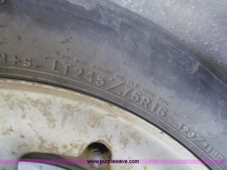 image for item H8897 2000 Chevrolet Silverado 1500 pickup truck