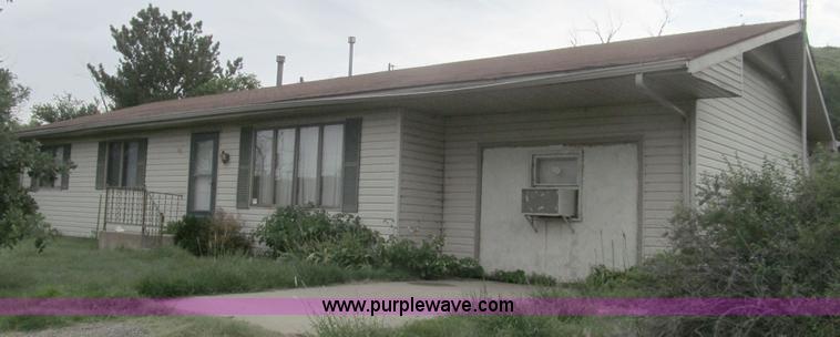 image for item H8899 1982 three bedroom modular house