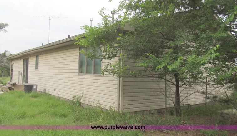 image for item H8899 1982 three bedroom modular house