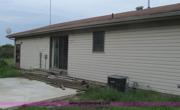 image for item H8899 1982 three bedroom modular house