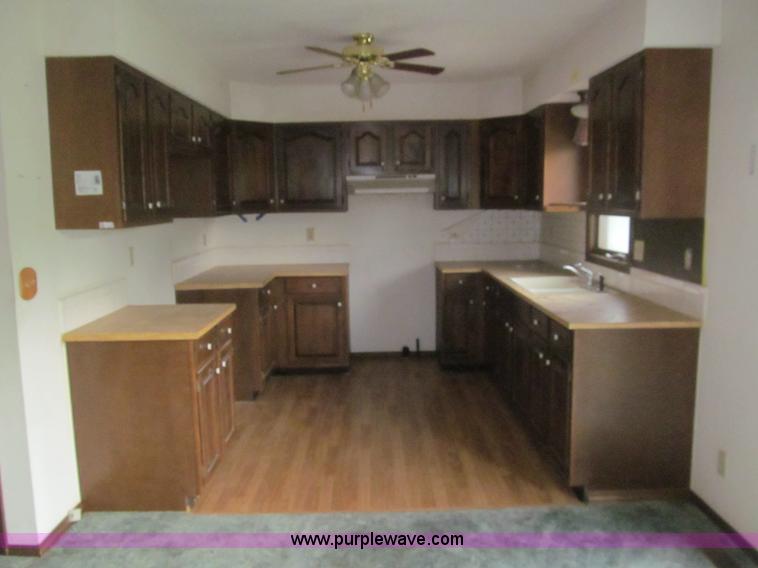 image for item H8899 1982 three bedroom modular house