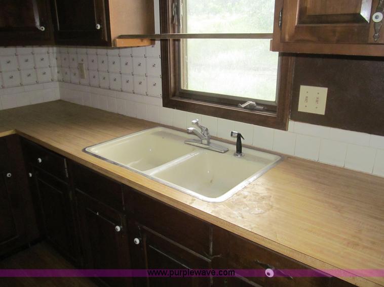 image for item H8899 1982 three bedroom modular house