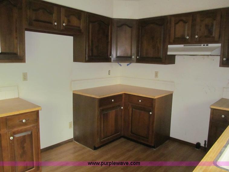 image for item H8899 1982 three bedroom modular house