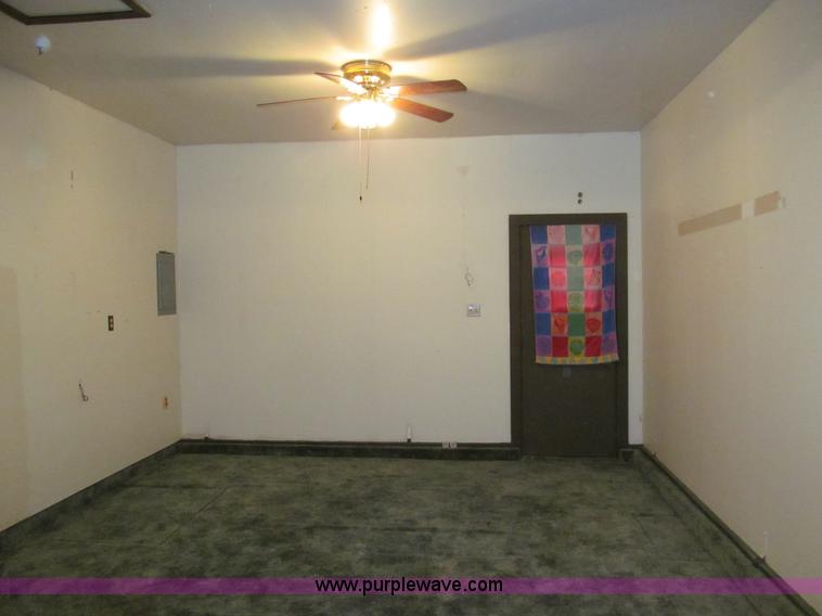 image for item H8899 1982 three bedroom modular house