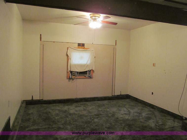 image for item H8899 1982 three bedroom modular house