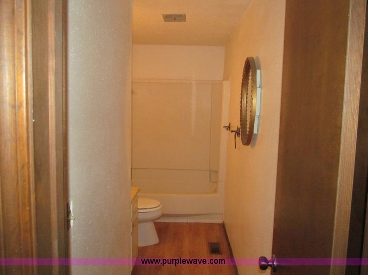 image for item H8899 1982 three bedroom modular house